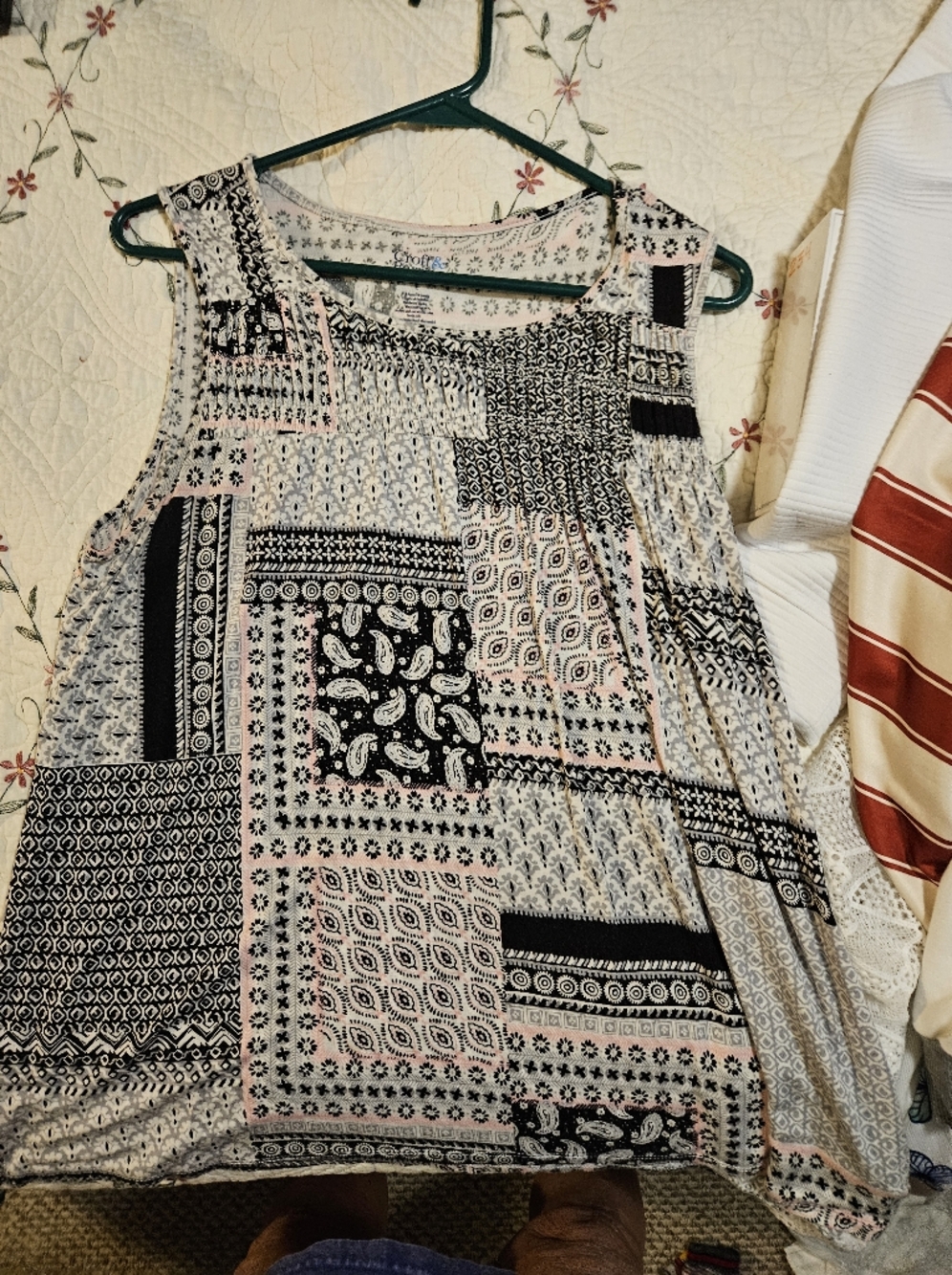 Croft And Barrow sleeveless Patchwork Print Top in Black & Blush